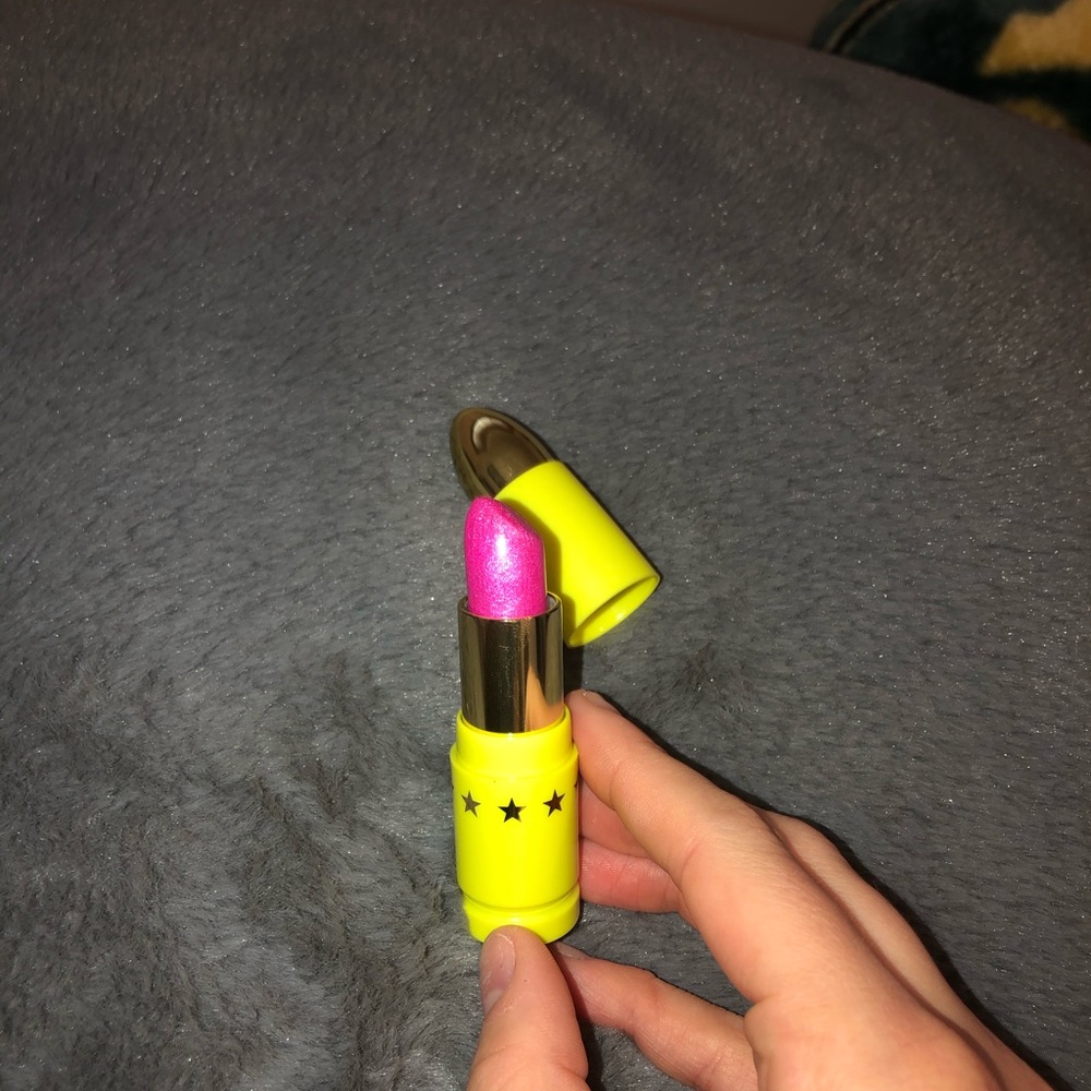 Jeffree Star ⭐️ cream lipstick / candy freeze